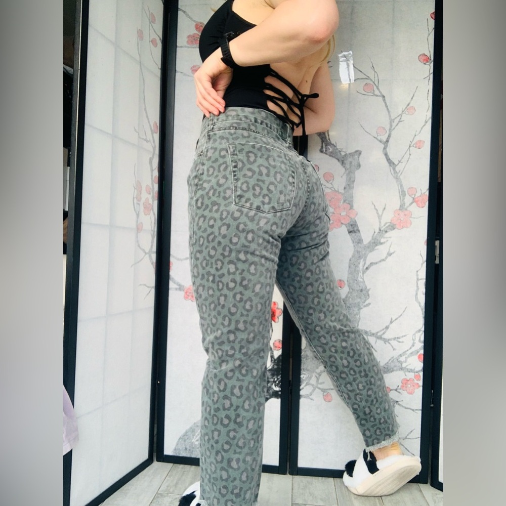 One Tea Spoon Leopard Print Organic Cotton Curvy High Distressed Crop Jeans 25